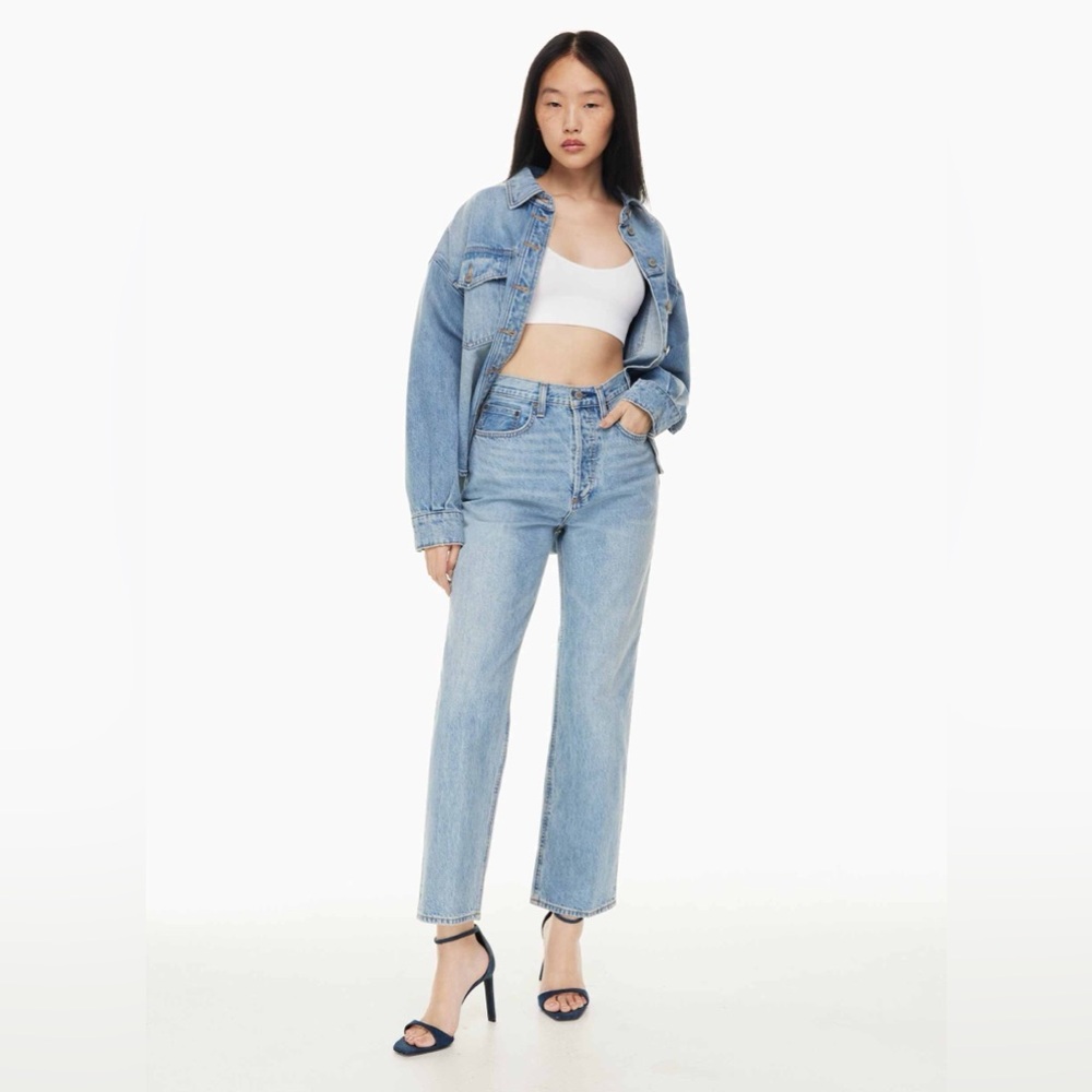 👖 Aritzia Denim Forum The 90’s Joni High Rise Loose Jeans Size 25 | Light Wash
